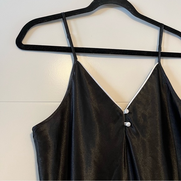 Sentiments | Black Silky Slip - Picture 2 of 12